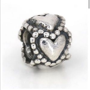 Pandora Everlasting Heart charm